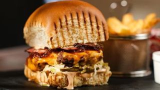 ქათმის სტეიკ ბურგერი