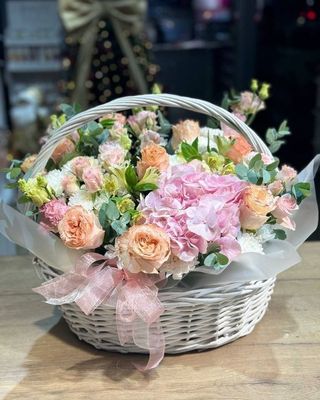 Miks nježno cvijeće u korpi