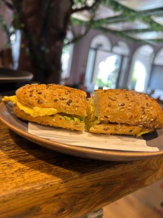 Bocata con tortilla francesa