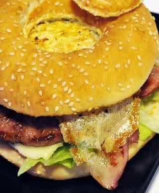 Burguer Con Bacon, Queso Y Huevo