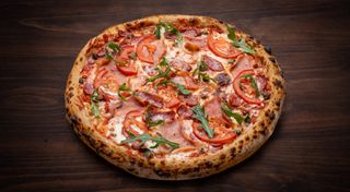 Піца з прошутто та каперсами (32см)