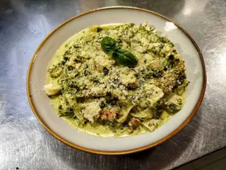 Tagliatelle w sosie śmietanowym z kurczakiem