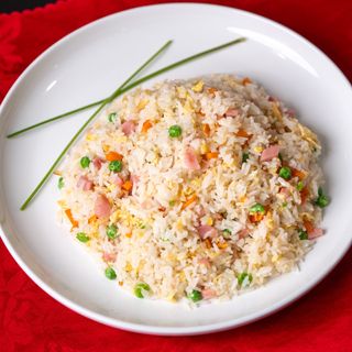 21. Arroz frito tres delicias