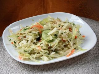 Салат з капусти, овочів та зелені (200g)