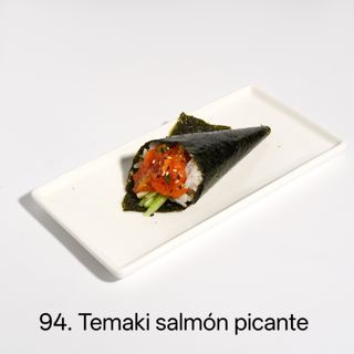 Temaki de salmón picante