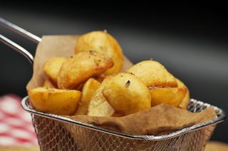 Cartofi bravas prajiti