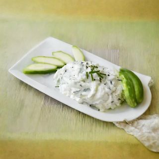 Млечна салата (300г)