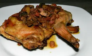 Lapin Sauté Accompagné D'Attiéké Ou De Pain
