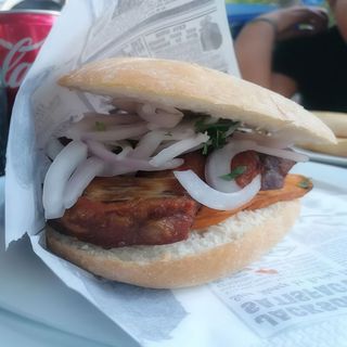 Sándwich De Chicharrón De Cerdo