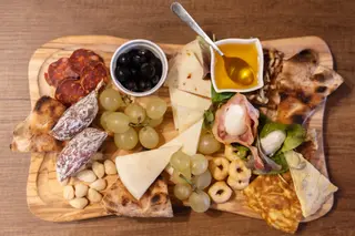 Sbuccia e mangia