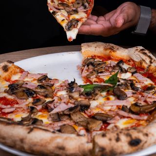 Pizza Prosciutto E Funghi (33 Cm.)