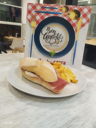 Montadito De Lomo Con Jamón