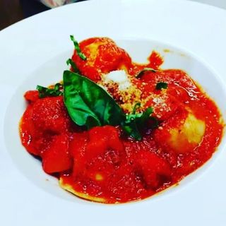 Sorrentino Con Salsa Napolitana