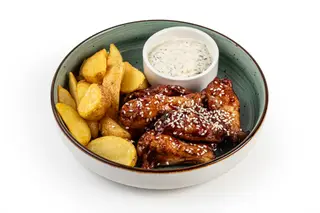 Крылышки BBQ с картофельными дольками д