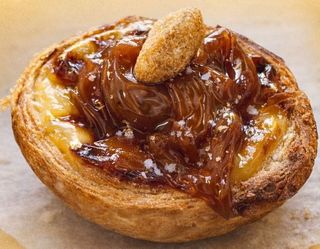 Pastel De Nata Con Cobertura De Crema De Caramelo Salado