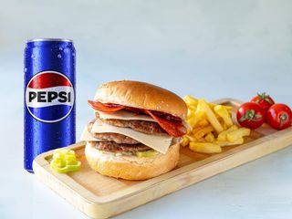 Trodupli spajsi burger, pomfrit i Pepsi