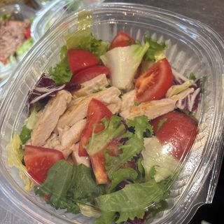 Insalata con pomodoro e pollo