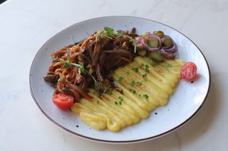 Говядина в бальзамическом соусе с овощами