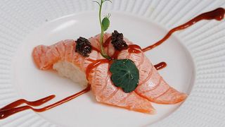 207. Nigiri salmon flame tartufo - 2 pezzi