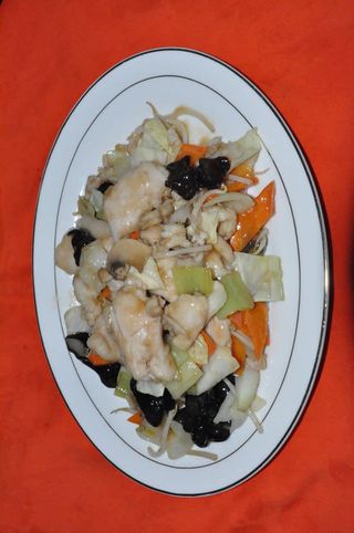 76. Пиле със зеленчуци (600г)