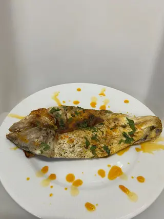 Dorada a la espalda y patatas panaderas