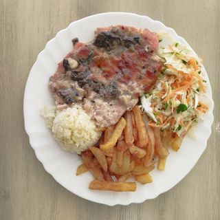  Свинско филе с гъби,кашкавал и моцарела + гарнитура (550г)