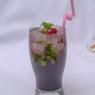 Grape-Berry Mojito
