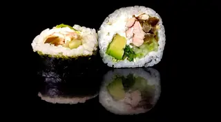 SPICY SALMON FUTOMAKI (6 szt)