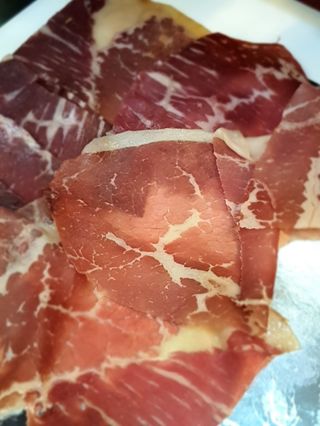 Cecina De León