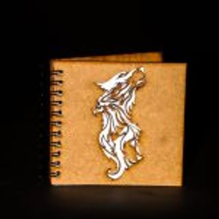 Agenda 10x10 din lemn cu lup, vulture si leu