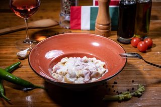 Tortellini panna e prosciutto