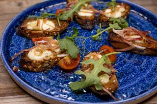 Brusketi sa mocarellom 200g