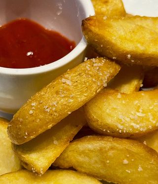 Картопля Фрі з Пармезаном і Соусом