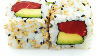 Atún con aguacate (niguiri)