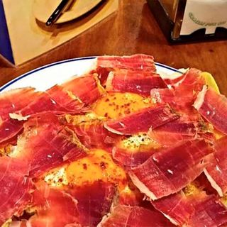 Ración De Huevos Rotos Con Jamón Ibérico