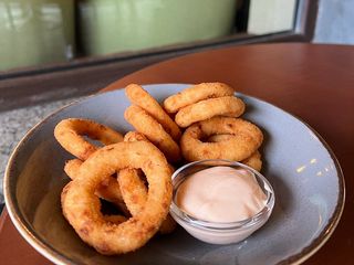 Цибулеві кільця з соусом Спайсі (200g)