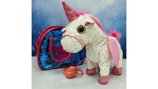 Единорог из пайеток в сумочке на поводке