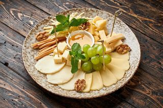 Ассорти сырное местное