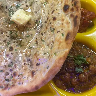 Amritsari naan with chole