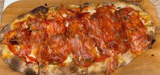 PINSA CON SALAMI PICANTE