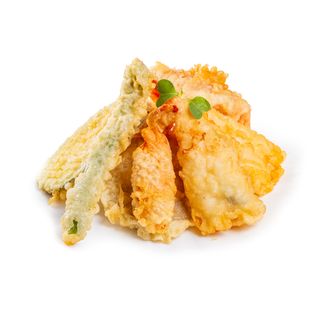 13. Tempura Verduras y langostinos 