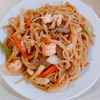 30. Spaguettis Fritos Con Tres Delicias