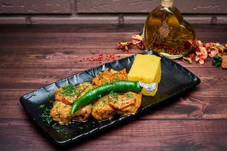 Sarmale cu mamaliguta si ardei iute