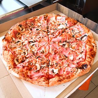 Фамилна пица Венеция (1200г)