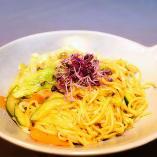 Yakisoba De Curry Amarillo Y Verduras