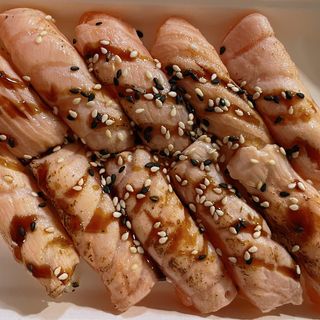 UA03a Nigiri Salmão Braseado