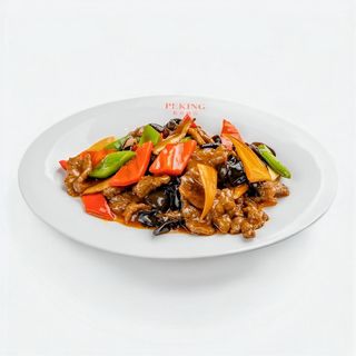 Pile s bambusom i kineskim gljivama