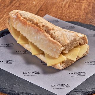Bocadillo de Queso curado