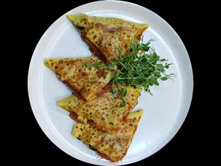 Млин салямі з помідором та сиром