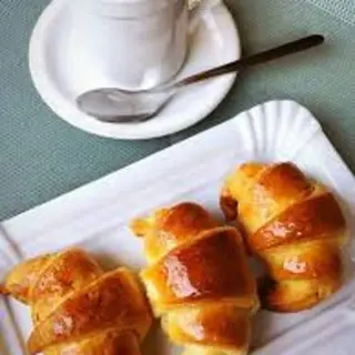 CROASSAINT + Café